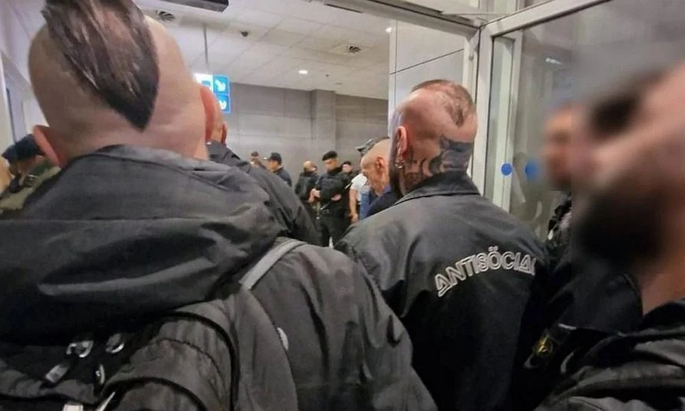 Συνελήφθησαν 21 ακροδεξιοί Ιταλοί στο αεροδρόμιο “Ελευθέριος Βενιζέλος”
